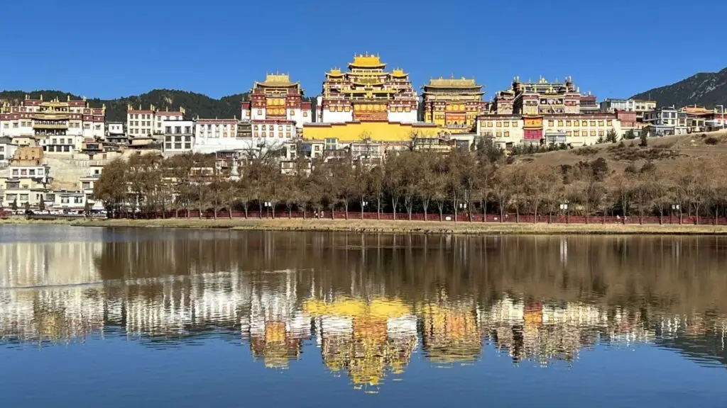 Paysage du monastère de Songzanlin 08 