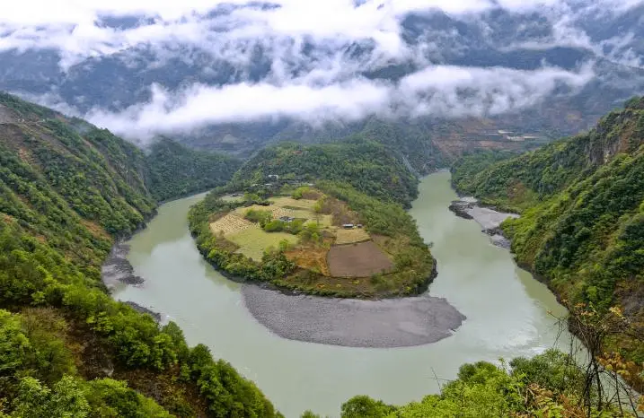 Premier courbe du fleuve Nujiang, dans la région de Nujiang, Yunnan 01