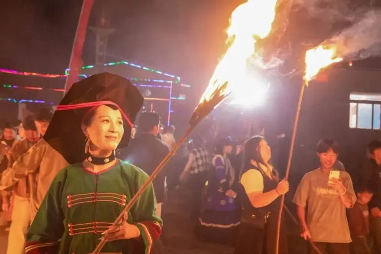 Festivale de torche au Yunnan 01 - Voyage yunnan