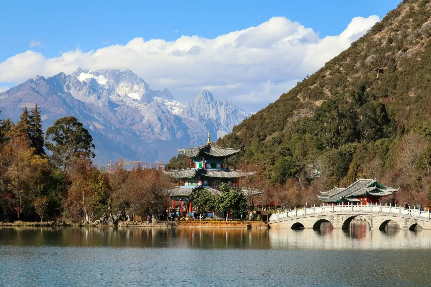 Magnifique paysage du Parc de dragon noir de Lijiang avec la montagne de Dragon de Jade 10