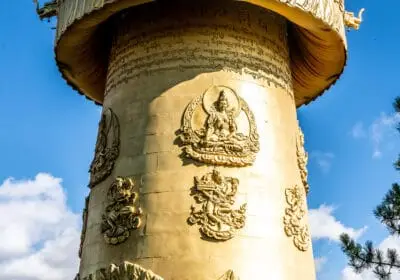Le géant moulin à prière du temple Guisan Dafo à  Shangri-la