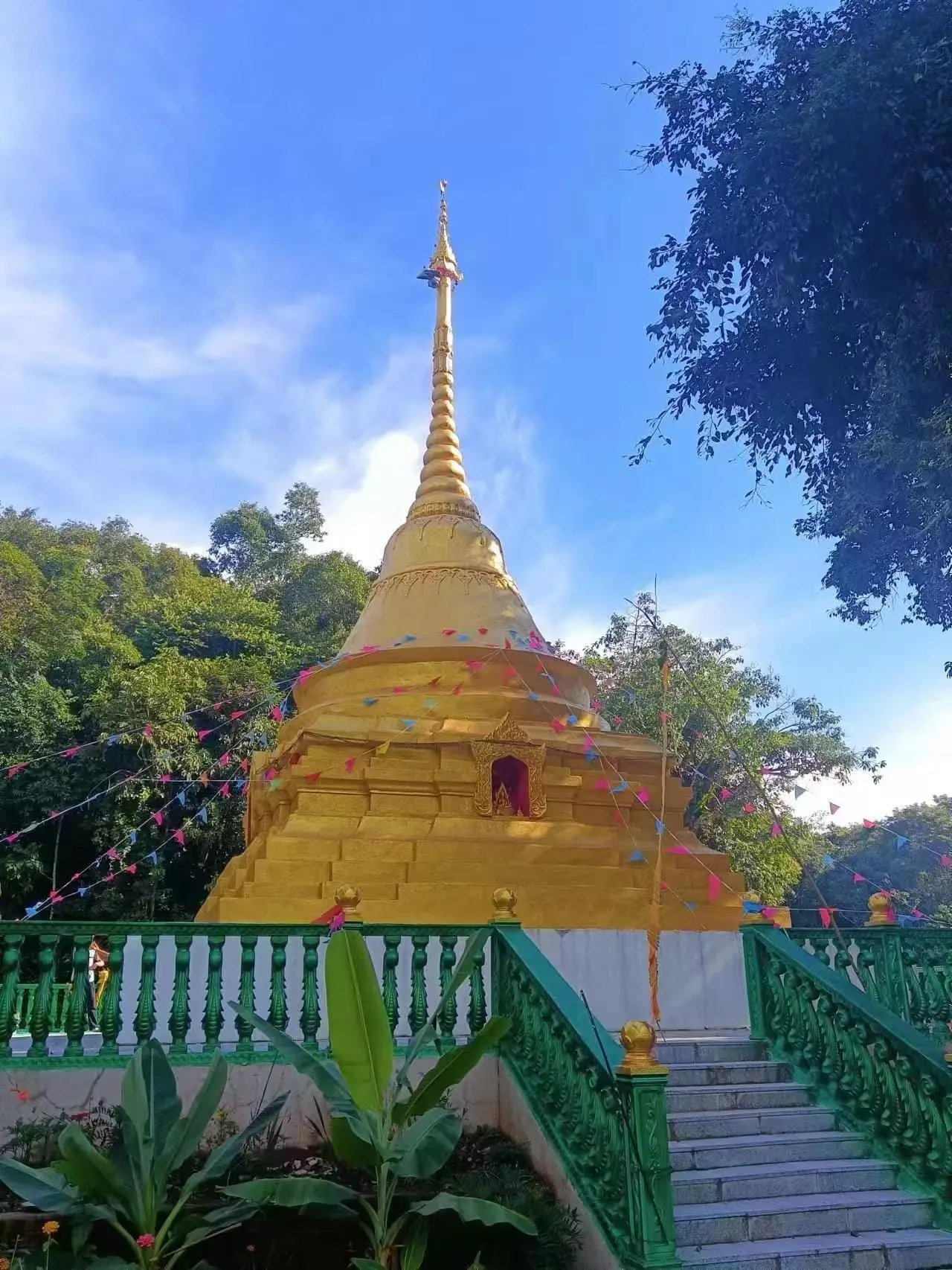 Pagode d'or à Xishuangbanna 02