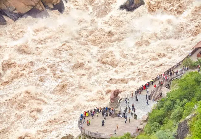 Paysage de la Gorge du Saut du Tigre à Shangri-la 05
