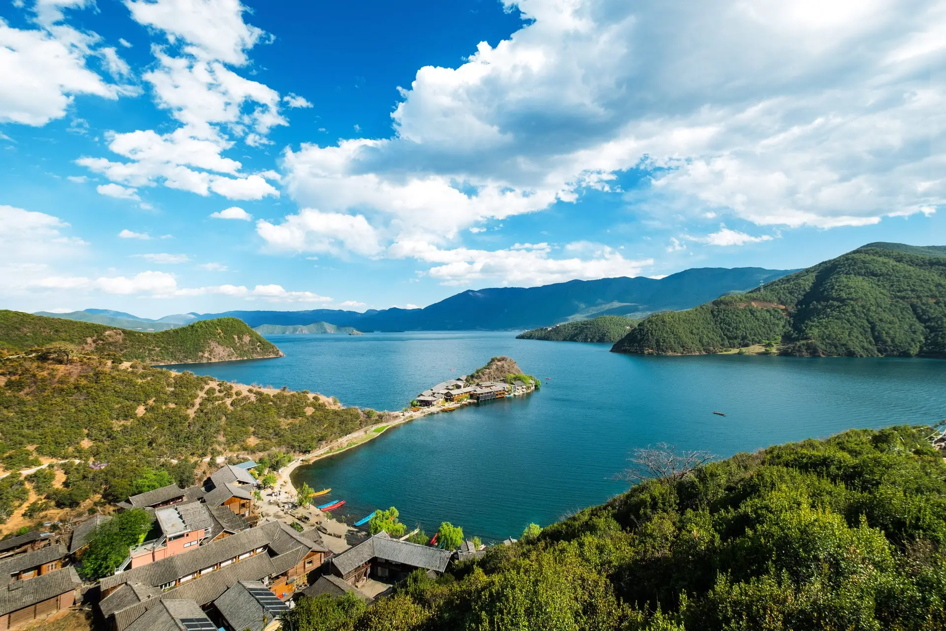 Paysage du Lac Lugu en vue aérienne dans la région de Lijiang 03