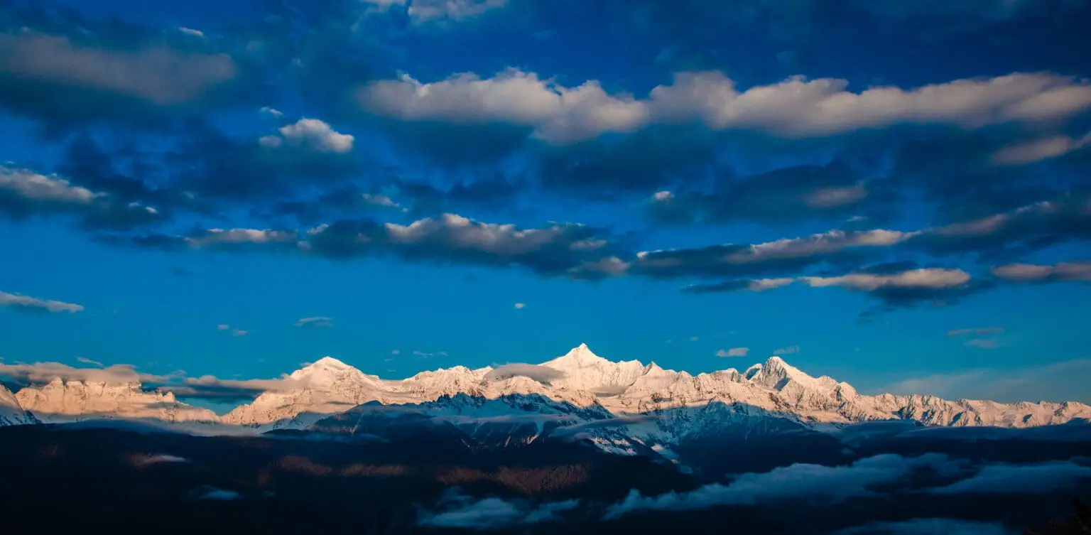 Le lever du soleil sur le cime Kawaboge du Mont Meili, Dêqin, Shangri-la 09