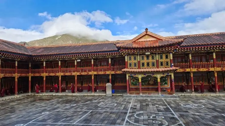 Monastère de Dongzulin au comté de Benzilan, Dêqin, à Shangri-la 05