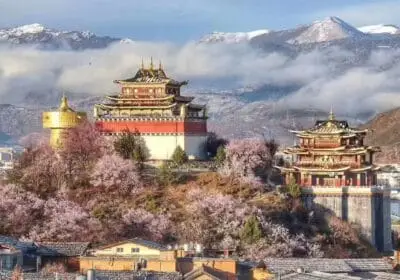 Vue lointaine sur le Parc de Guishan à la vieille ville de Dukezong 01