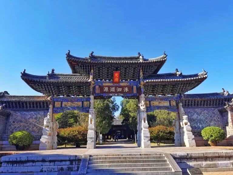 Porte dans le temple de Confucius de Jianhui