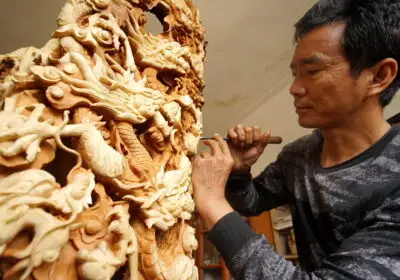 Les chefs-d'œuvre de sculpture sur bois des ethnies Bais du sud de la Chine sont d’une finesse exceptionnelle 01