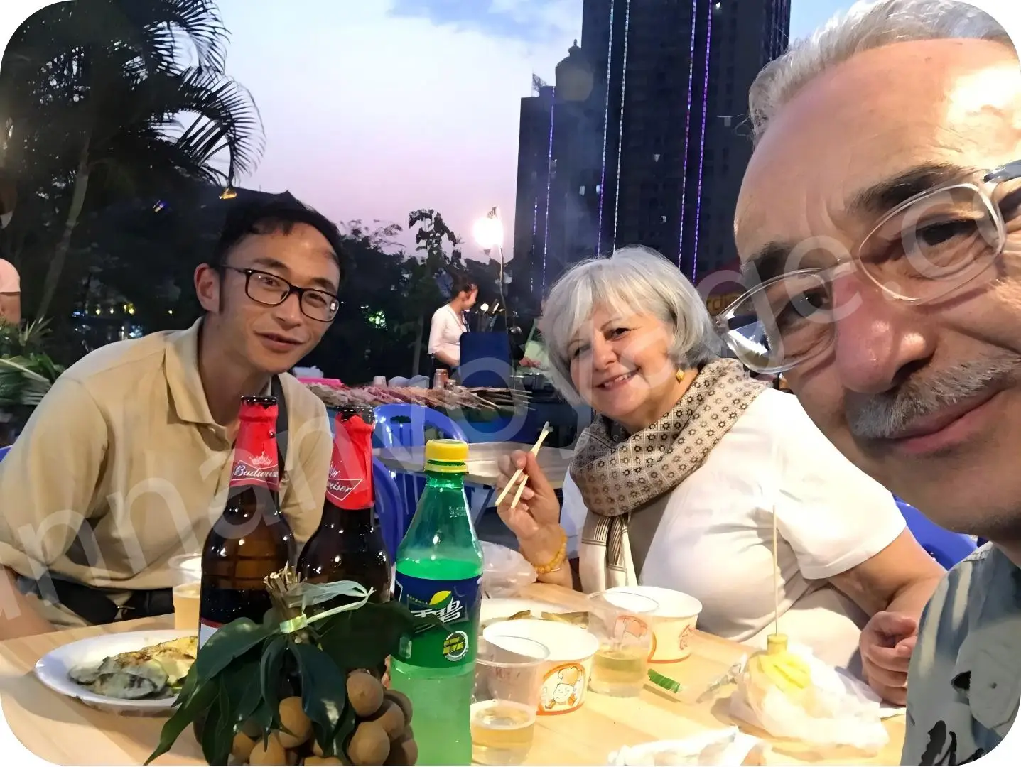 Client de Yunnan Voyage en 2019 et Vincent dans la ville de Xishuangbanna,