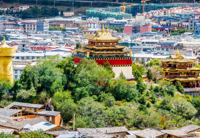 Temple Dafo et Parc Guishan de la ville ancienne de Dukezong, à Shangri-la, Yunnan, Chine