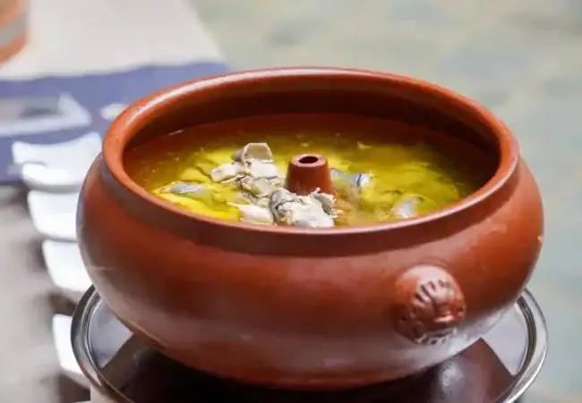 Poulet à vapeur de Qiguo de Jianshui 01 - cuisine du Yunnan